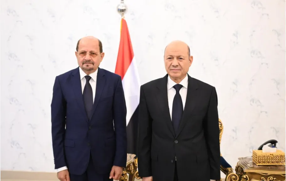الرئيس العليمي يشيد بجهود ”الزنداني” في إصلاح السلك الدبلوماسي